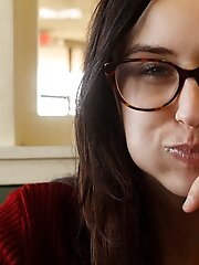 8 pictures - Jasmine Simco Eats A Cowboy Burger